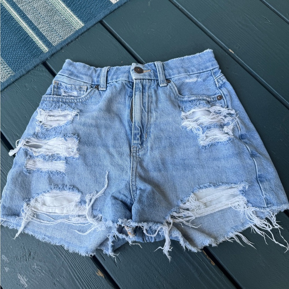 American Eagle Distressed Denim Shorts. Curvy mom shortie